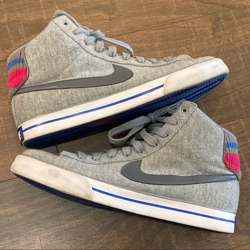 NIKE WOMENS HIGH TOP SNEAKERS SIZE 9 SUPER CUTE